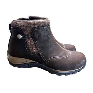 EASTLAND, BRIDGET, ANKLE BOOT. BROWN SYNTHETIC UPPER WITH FABRIC LINING. SIZE 6M